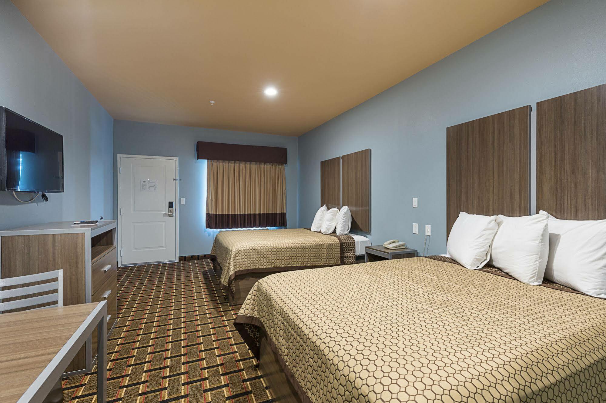 Scottish Inns & Suites - Crosby Екстериор снимка