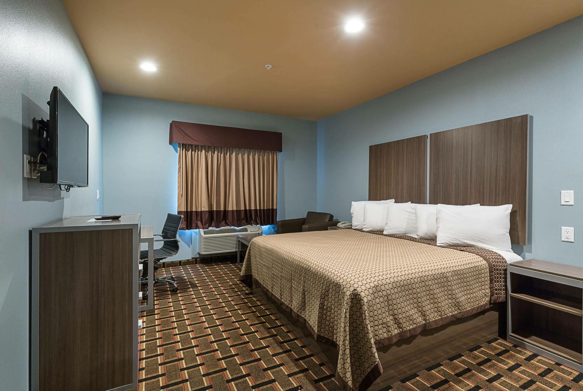 Scottish Inns & Suites - Crosby Екстериор снимка
